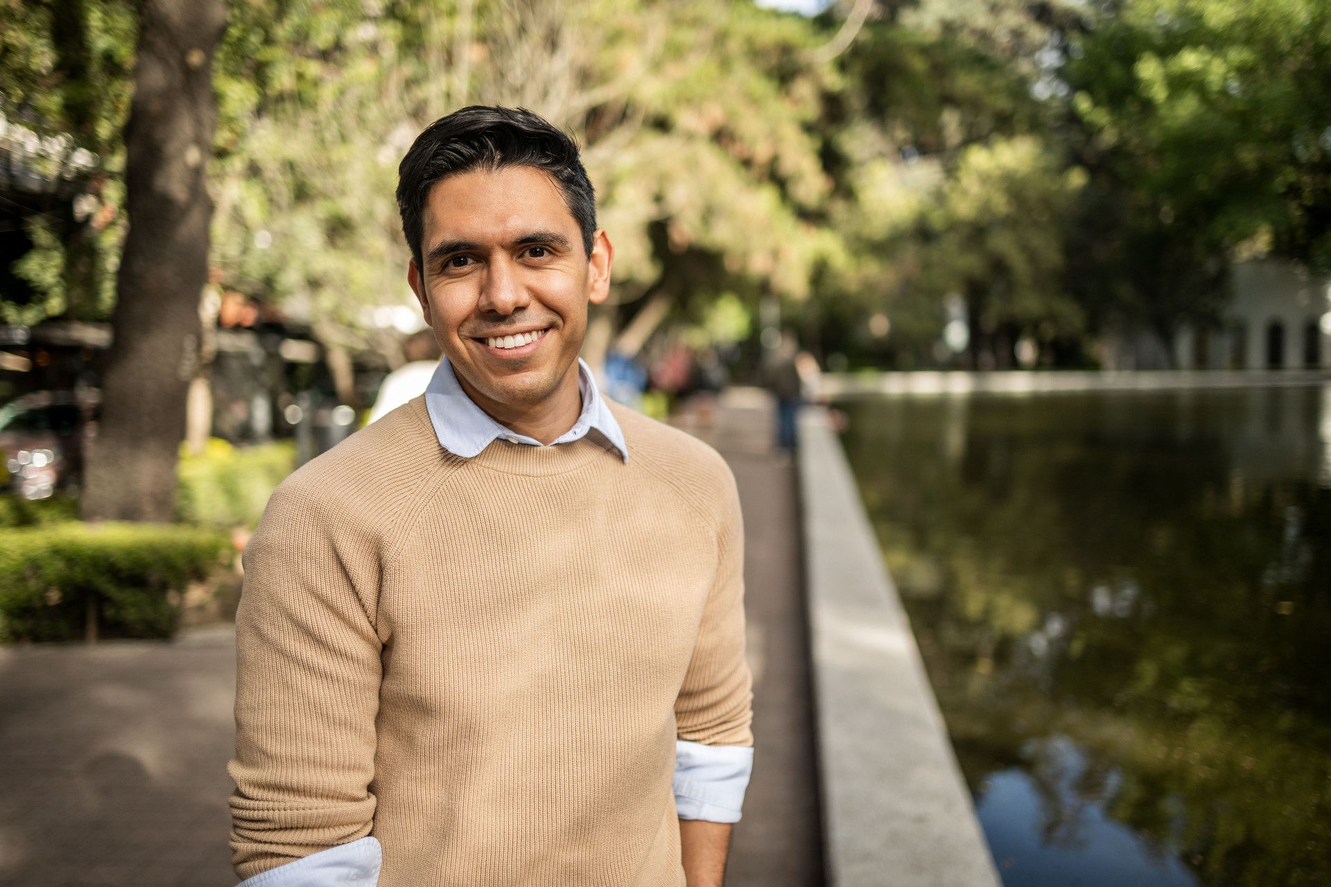 Retrato de feliz hombre de negocios